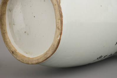 Paire de vases en porcelaine de Chine &agrave; d&eacute;cor de sc&egrave;nes de guerriers, 19e-20e