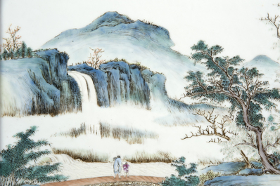 Paire de plaquettes en porcelaine de Chine avec peinture fine d'un paysage, 19e