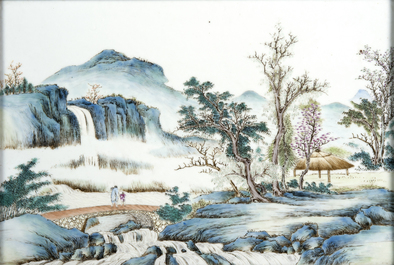 Paire de plaquettes en porcelaine de Chine avec peinture fine d'un paysage, 19e