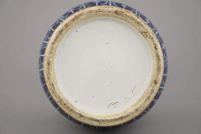 Vase rouleau &agrave; d&eacute;cor de paysage en porcelaine de Chine, bleu et blanc, 19e