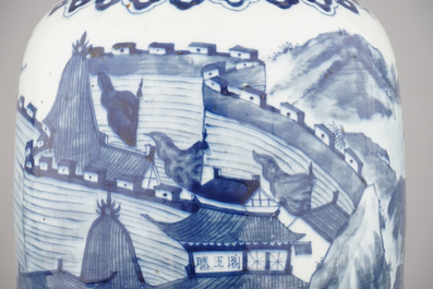 Vase rouleau &agrave; d&eacute;cor de paysage en porcelaine de Chine, bleu et blanc, 19e
