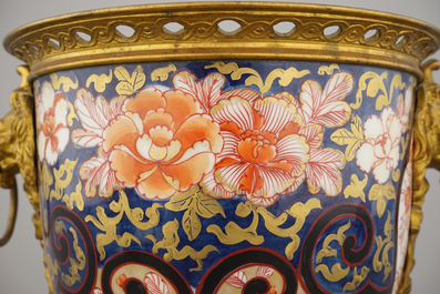 Coupe en porcelaine de Chine avec monture ormolu, 19e