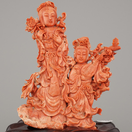 Groupe fine sculpt&eacute;e en corail rouge de Guanyin jouant le 'Qin', Chine, 19e