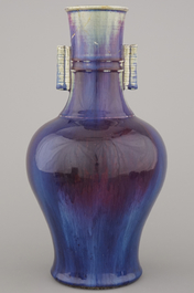 Vase de forme bouteille &agrave; gla&ccedil;ure 'flamb&eacute;e', Chine, dynastie Qing