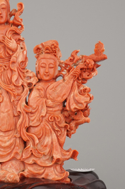 Groupe fine sculpt&eacute;e en corail rouge de Guanyin jouant le 'Qin', Chine, 19e