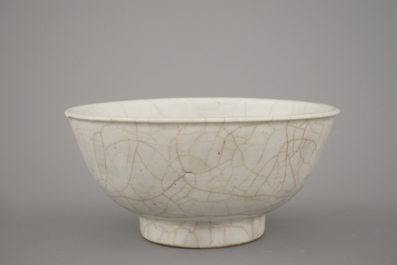 Coupe en porcelaine de Chine monochrome, dynastie Ming