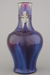Vase de forme bouteille &agrave; gla&ccedil;ure 'flamb&eacute;e', Chine, dynastie Qing