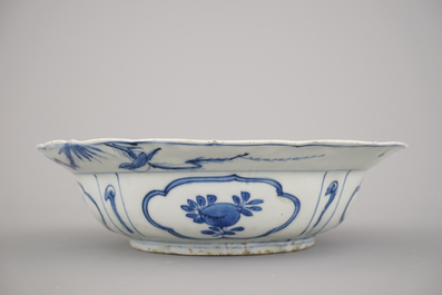 A Chinese porcelain blue and white Ming dynasty Wan-Li klapmuts bowl, 16th C.