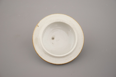 Th&eacute;i&egrave;re couverte tr&egrave;s fine en porcelaine de Chine pour l'export, Qianlong, 18e