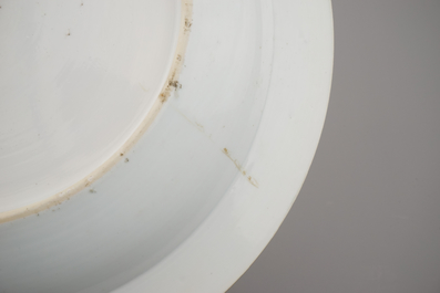 Paire de plats en porcelaine de Chine, &agrave; d&eacute;cor d'&eacute;cureuils, famille rose, 18e