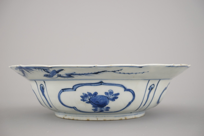 A Chinese porcelain blue and white Ming dynasty Wan-Li klapmuts bowl, 16th C.
