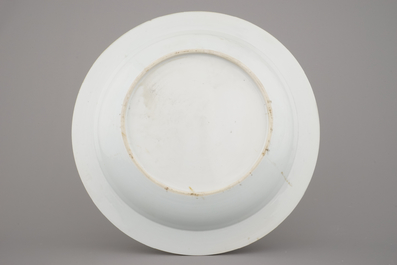 Paire de plats en porcelaine de Chine, &agrave; d&eacute;cor d'&eacute;cureuils, famille rose, 18e