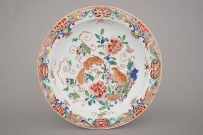 Paire de plats en porcelaine de Chine, &agrave; d&eacute;cor d'&eacute;cureuils, famille rose, 18e