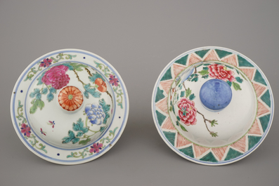 Paire de vases en porcelaine de Chine &agrave; d&eacute;cor floral, famille rose, 19e