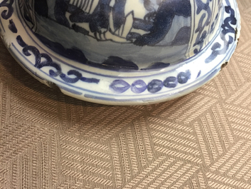 Pot balustre couvert en fa&iuml;ence de Delft, chinoiserie, style Ming, 17e