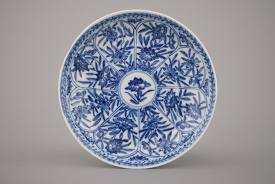 A set of 3 Chinese porcelain blue and white cups and saucers, Kangxi