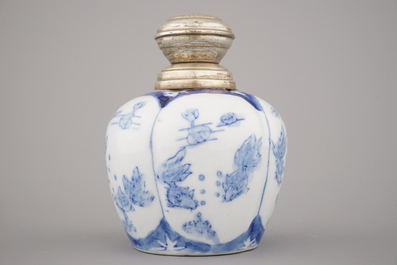 Vase en porcelaine de Chine, bleu et blanc, avec monture en argent, 20e