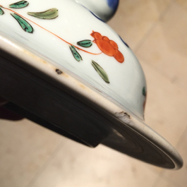 Vase couvert en porcelaine de Chine &agrave; d&eacute;cor floral Imari, Qianlong, 18e