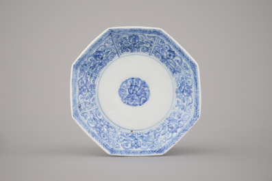 A set of 3 Chinese porcelain blue and white cups and saucers, Kangxi