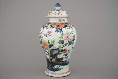 Vase couvert en porcelaine de Chine &agrave; d&eacute;cor floral Imari, Qianlong, 18e