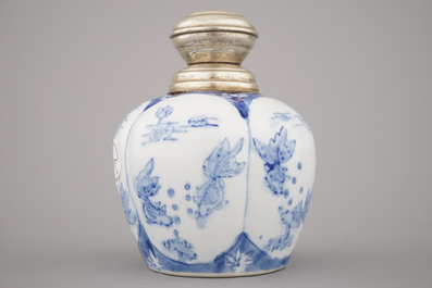 Vase en porcelaine de Chine, bleu et blanc, avec monture en argent, 20e
