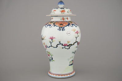 Vase couvert en porcelaine de Chine &agrave; d&eacute;cor floral Imari, Qianlong, 18e