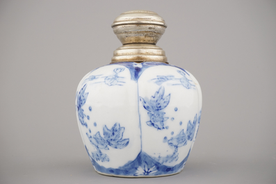 Vase en porcelaine de Chine, bleu et blanc, avec monture en argent, 20e
