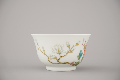 A very fine Chinese porcelain bowl with floral decoration, 19/20th C.