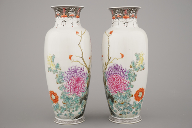 Pair de vases en porcelaine de Chine &agrave; d&eacute;cor de cailles, famille rose, d&eacute;but 20e