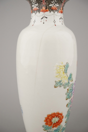 Pair de vases en porcelaine de Chine &agrave; d&eacute;cor de cailles, famille rose, d&eacute;but 20e