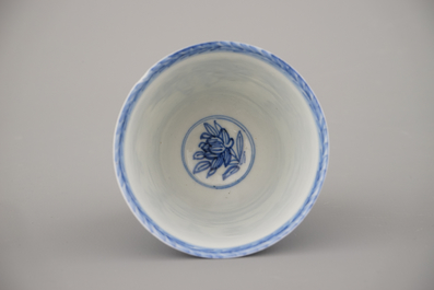 A set of 3 Chinese porcelain blue and white cups and saucers, Kangxi