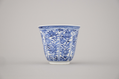 A set of 3 Chinese porcelain blue and white cups and saucers, Kangxi