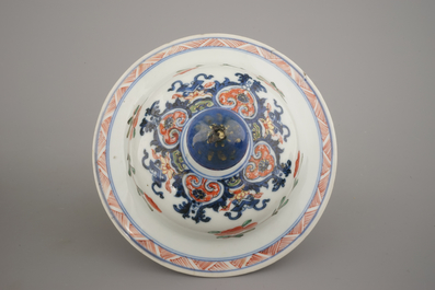 Vase couvert en porcelaine de Chine &agrave; d&eacute;cor floral Imari, Qianlong, 18e