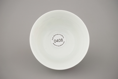 A very fine Chinese porcelain bowl with floral decoration, 19/20th C.