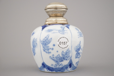 Vase en porcelaine de Chine, bleu et blanc, avec monture en argent, 20e