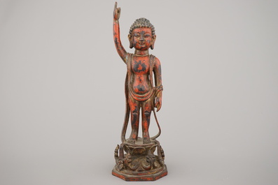 Figure chinoise de Bouddha comme enfant, en bronze dor&eacute; et laqu&eacute;, dynastie Ming