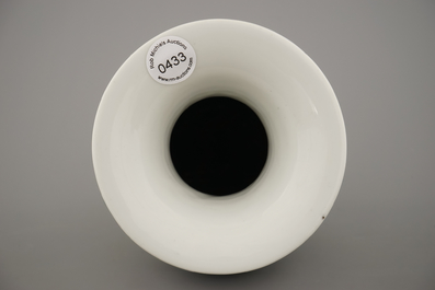 Vase en porcelaine de Chine &agrave; d&eacute;cor de caille, famille rose, Guangxu, 19e