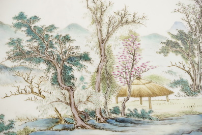 Paire de plaquettes en porcelaine de Chine avec peinture fine d'un paysage, 19e