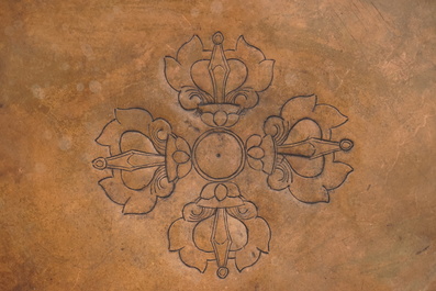 Figure de Bouddha Amoghasiddi en bronze dor&eacute; incrust&eacute; de corail et de turquoise, 18e-19e