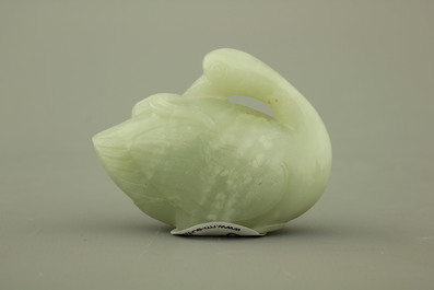 Sculptuur van een eend in celadon jade, 19e-20e eeuw