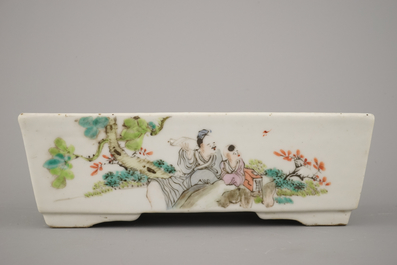 A Chinese porcelain polychrome rectangular bonsai bowl in Qianjiang style, 19/20th C.
