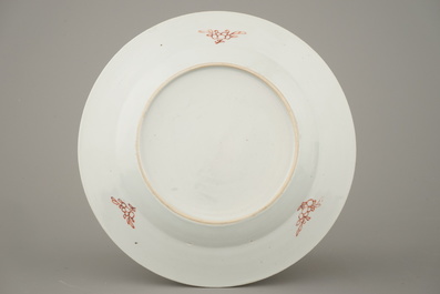 Paire d'assiettes en porcelaine de Chine, famille rose, Yongzheng/Qianlong, 18e