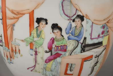 Paire de jardini&egrave;res avec support en porcelaine de Chine, famille rose, 20e