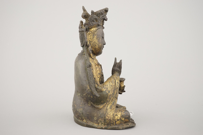 Figure chinoise de Guanyin en bronze dor&eacute;, dynastie Ming