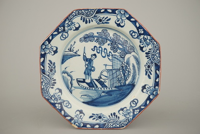 Paire de plats anglais en Delft, chinoiserie, Liverpool, 18e
