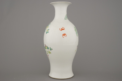 Vase en porcelaine de Chine &agrave; d&eacute;cor de caille, famille rose, Guangxu, 19e
