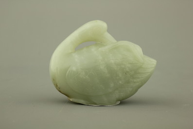 Sculptuur van een eend in celadon jade, 19e-20e eeuw