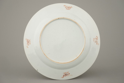 Paire d'assiettes en porcelaine de Chine, famille rose, Yongzheng/Qianlong, 18e