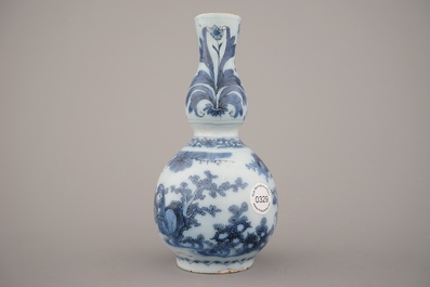 Vase double gourde en fa&iuml;ence de Delft, bleu et blanc, env. 1680