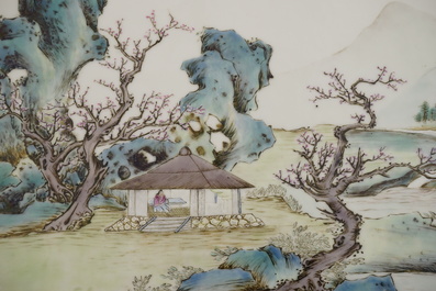 Paire de plaquettes en porcelaine de Chine avec peinture fine d'un paysage, 19e